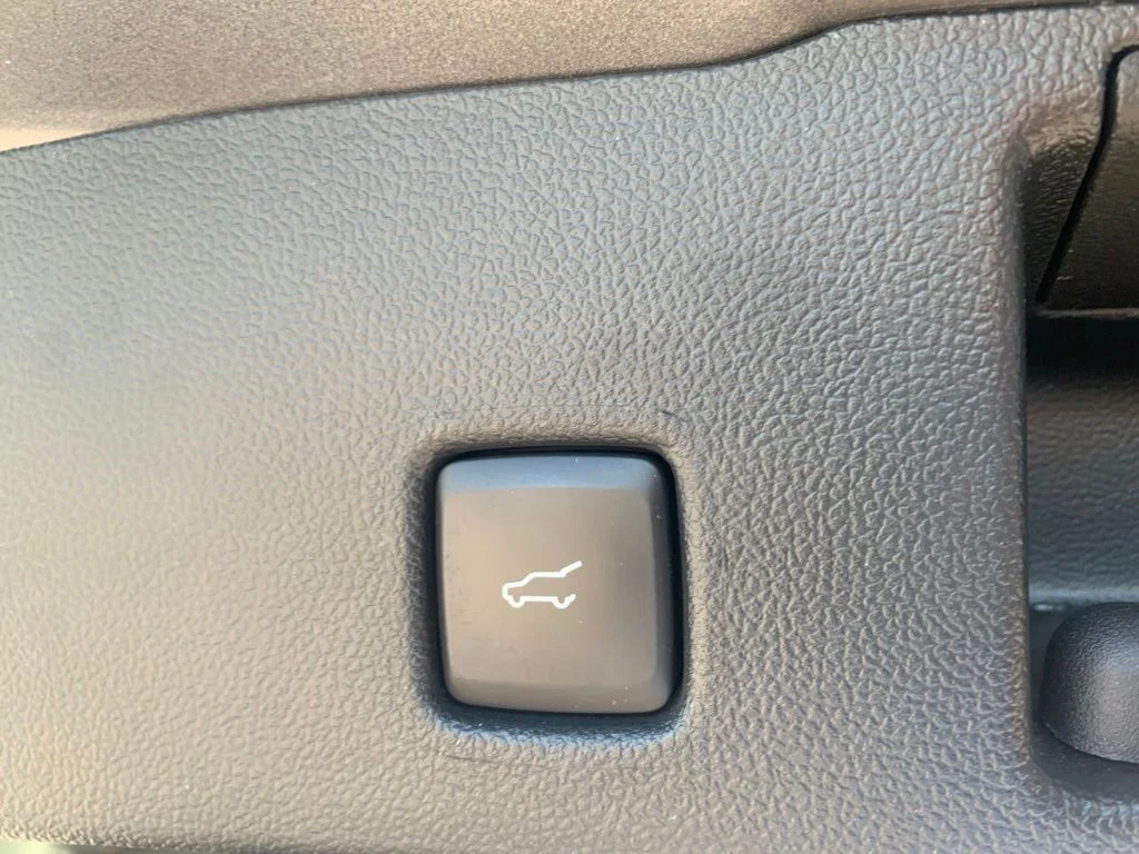 Used 2022 Gray Ford SEL image 14