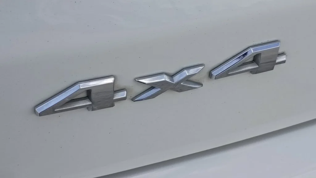 Used 2021 White Jeep Latitude image 10