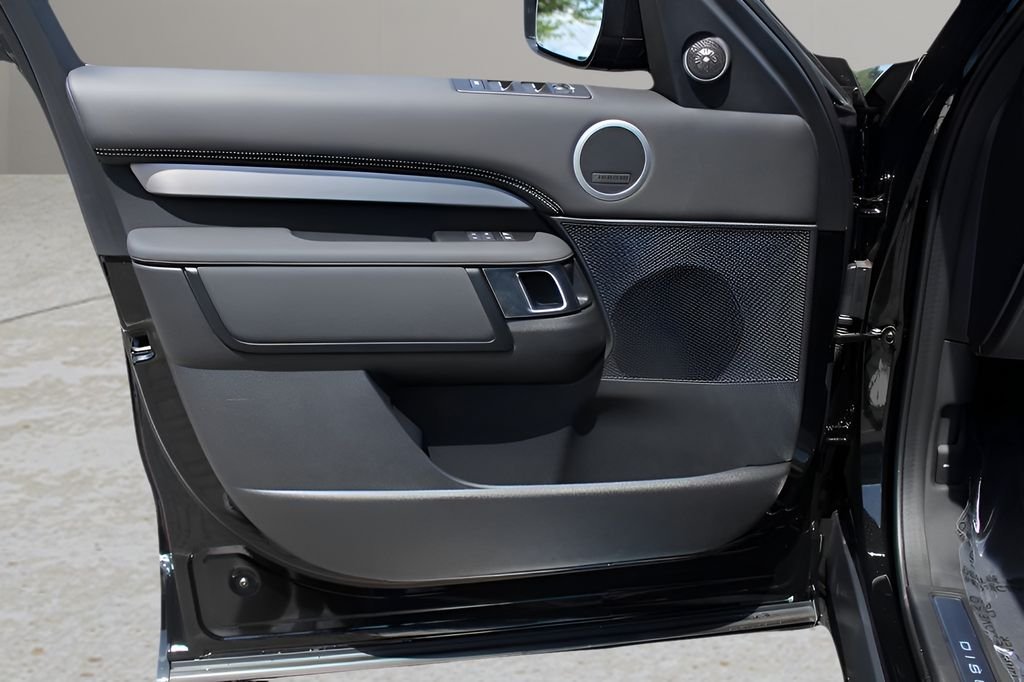2025 Land Rover Discovery Dynamic SE - Photo 8