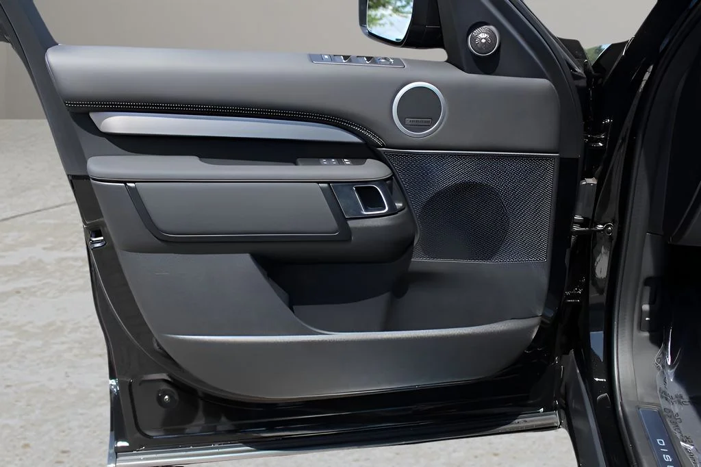 2025 Land Rover Discovery Dynamic SE - Photo 8
