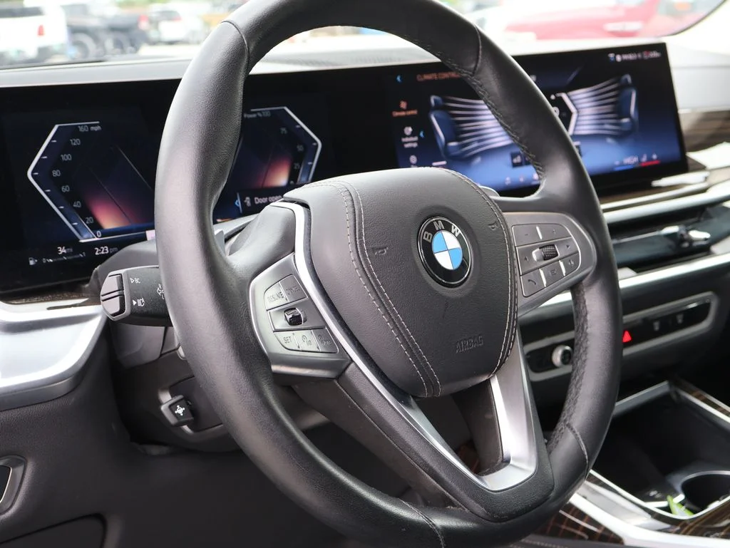 Used 2025 Black BMW xDrive40i image 26