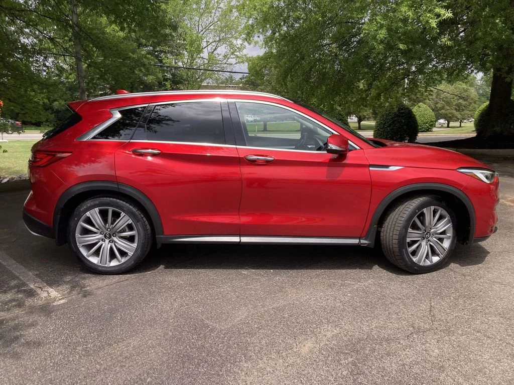 Used 2021 Red INFINITI Sensory image 2