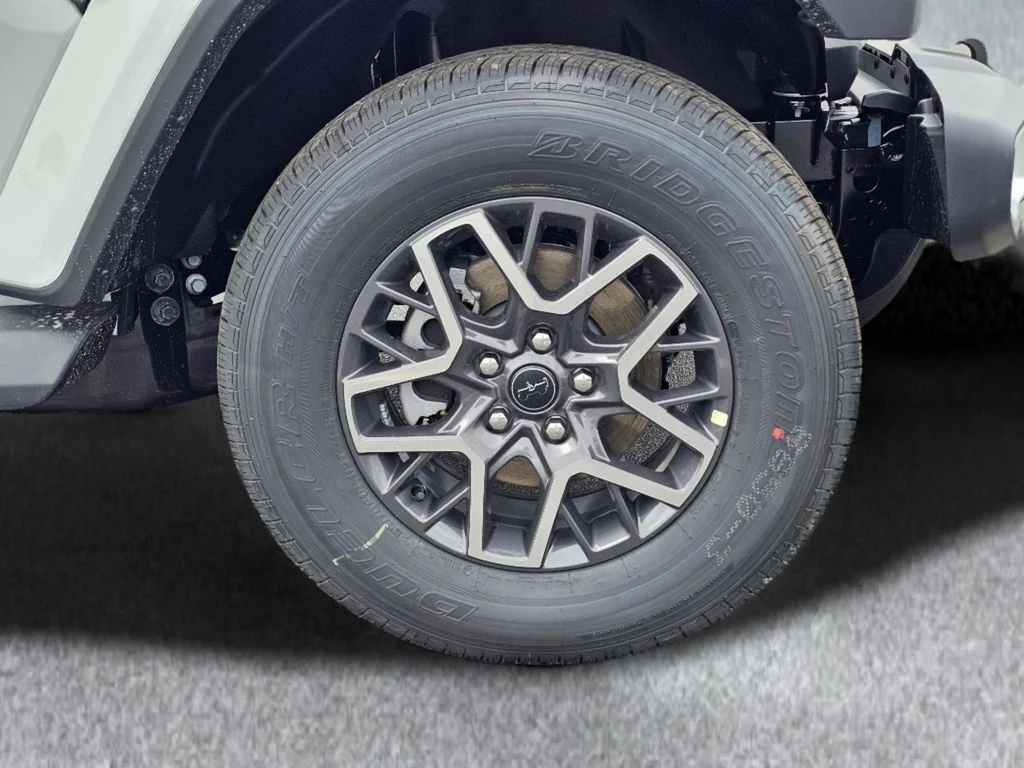 New 2026 Bright White Clear-Coat Exterior Paint Jeep Sahara image 5