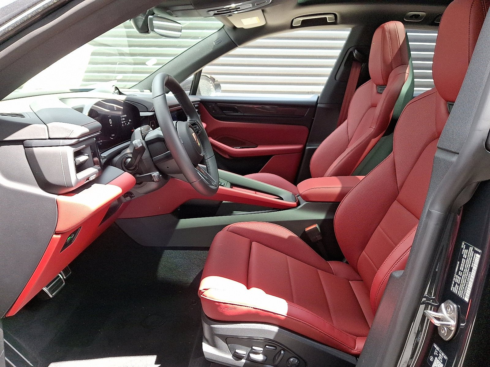 2026 Porsche Macan GTS - Photo 16