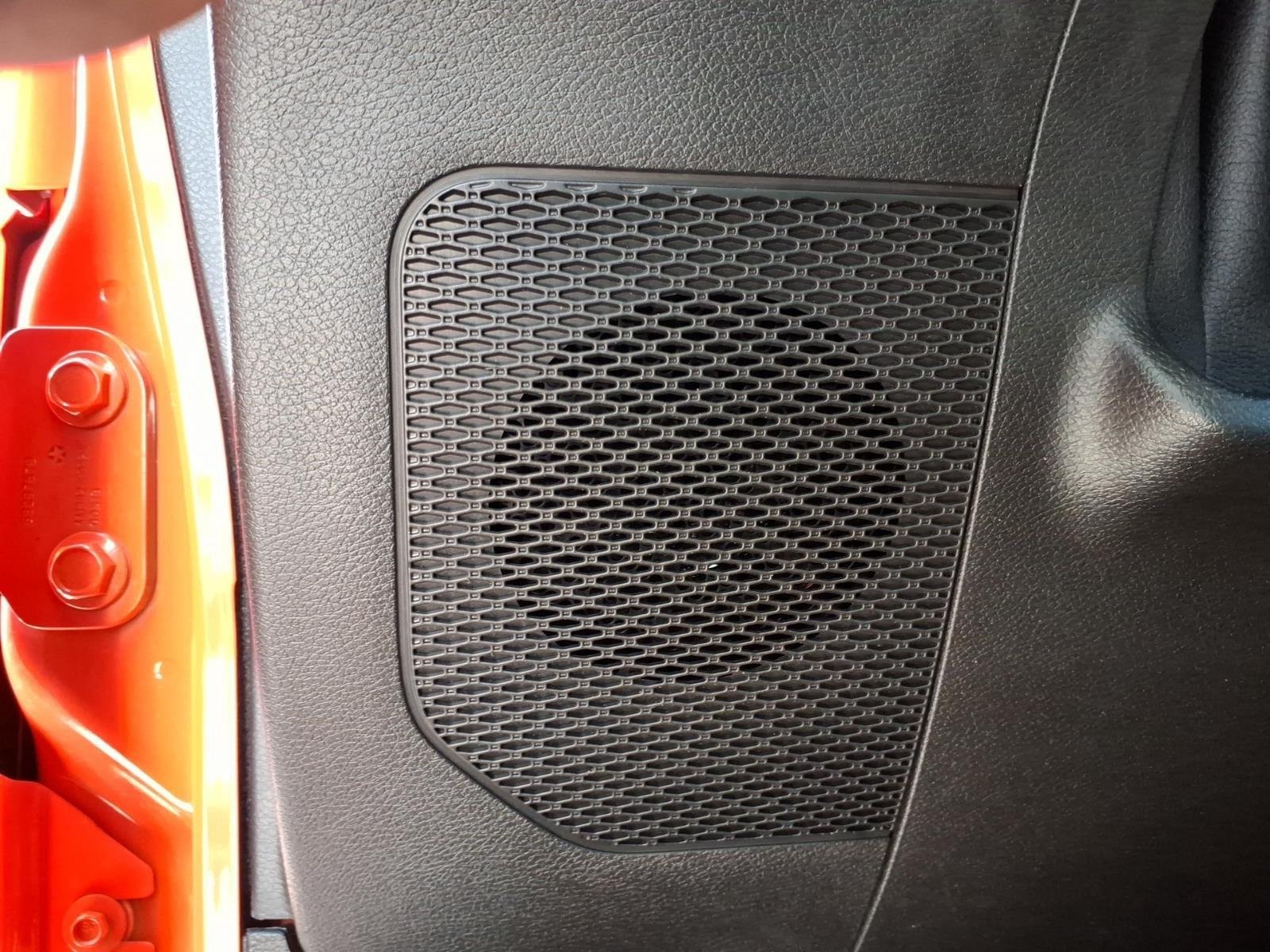 Used 2018 Punkn Metallic Clearcoat Jeep Sahara image 5