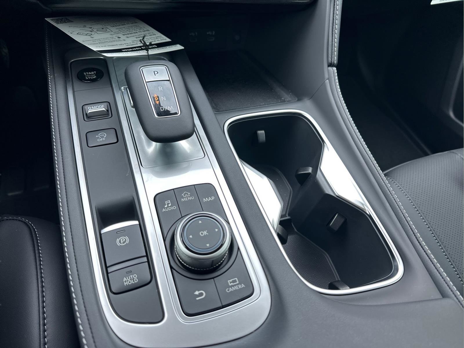 New 2026 Radiant White INFINITI LUXE image 32