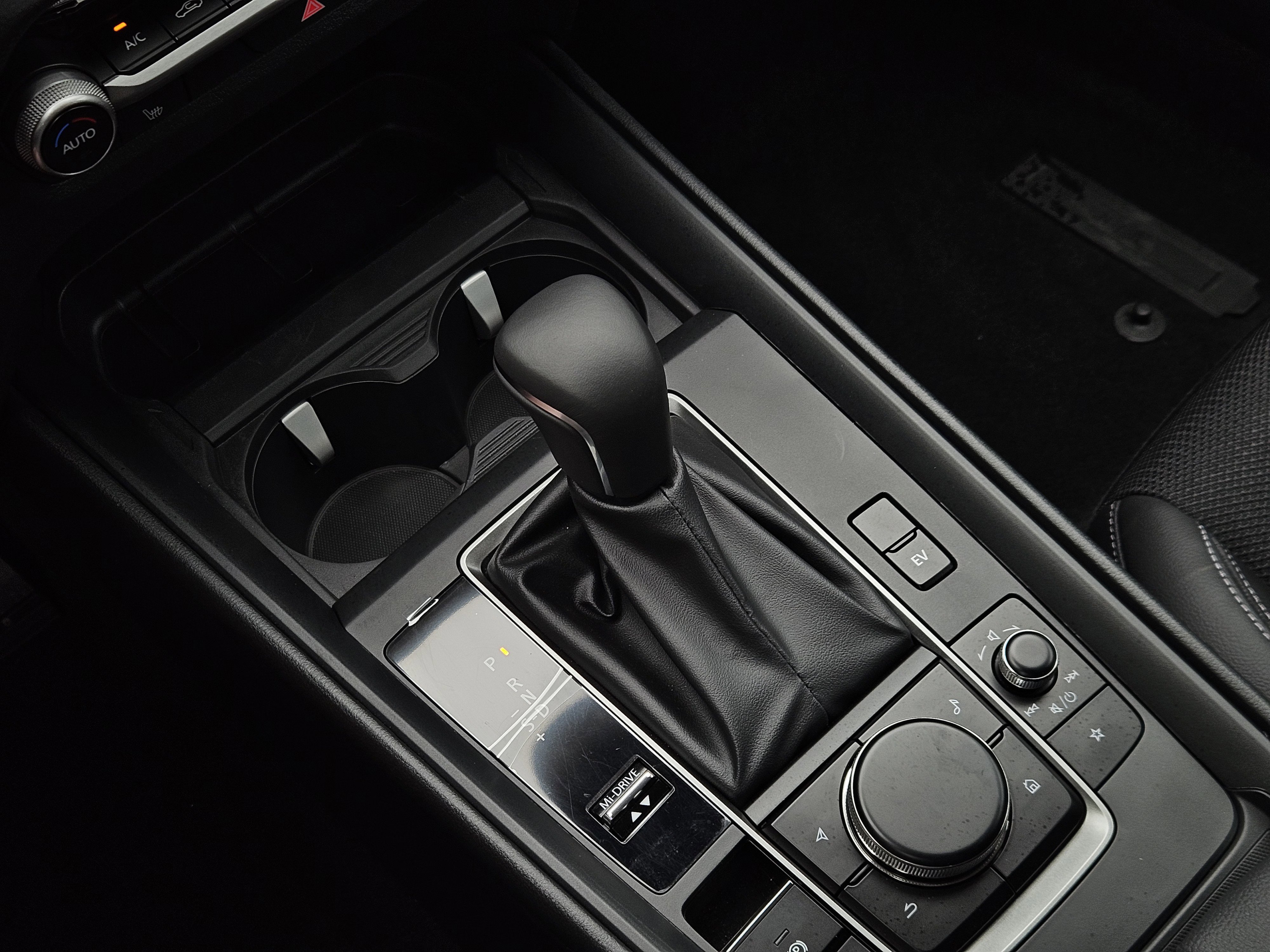 Used 2025  Mazda Preferred image 21