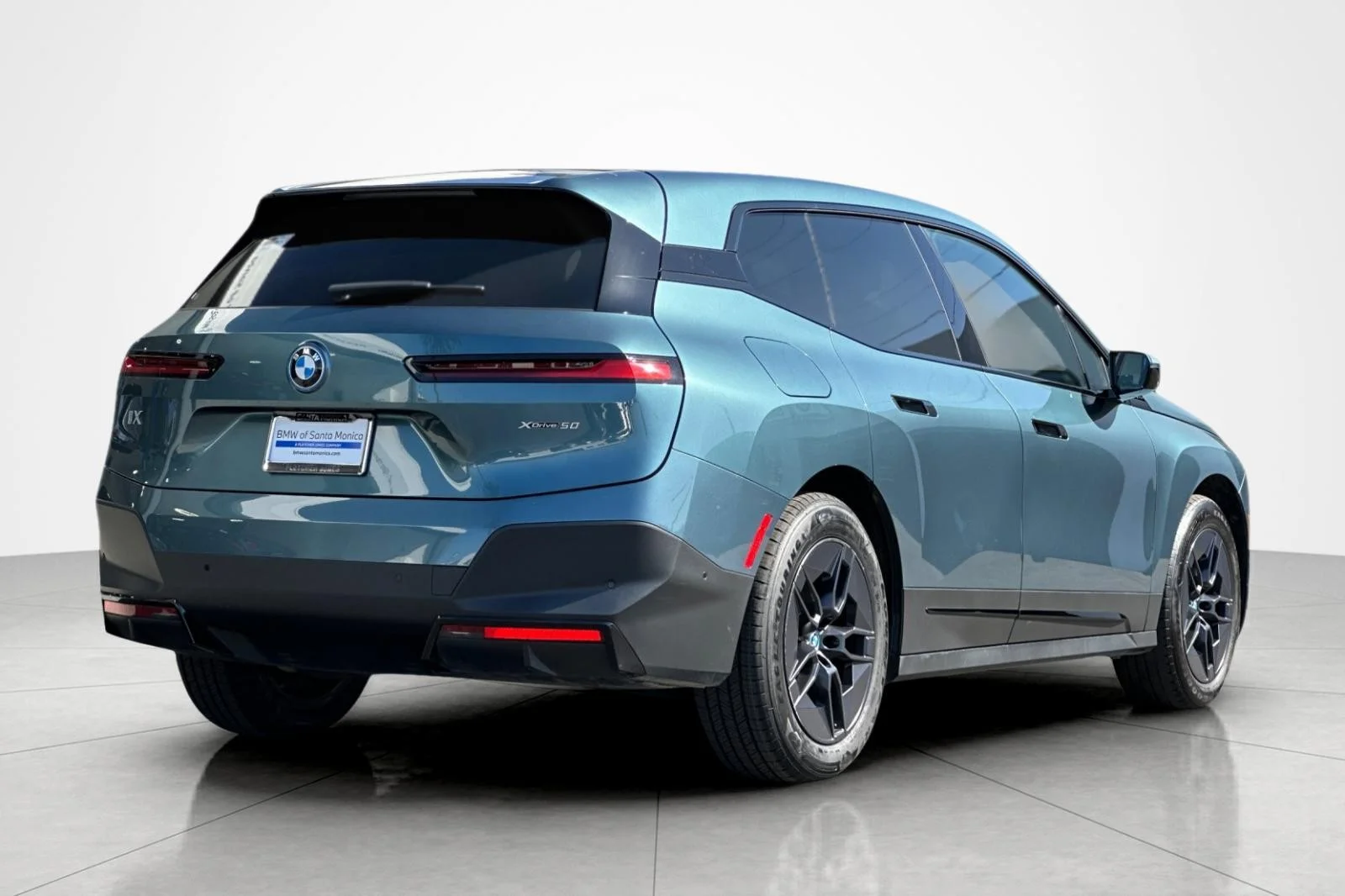 Used 2024 Blue Ridge Mountain Metallic BMW xDrive50 image 5