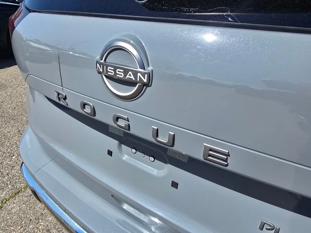 Used 2024 Boulder Gray Pearl Nissan Platinum image 11