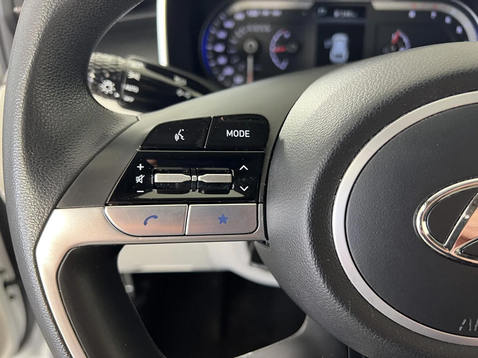 Used 2023 Wh Hyundai SEL image 10