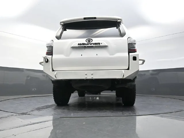 Used 2016 White Toyota SR5 Premium image 37