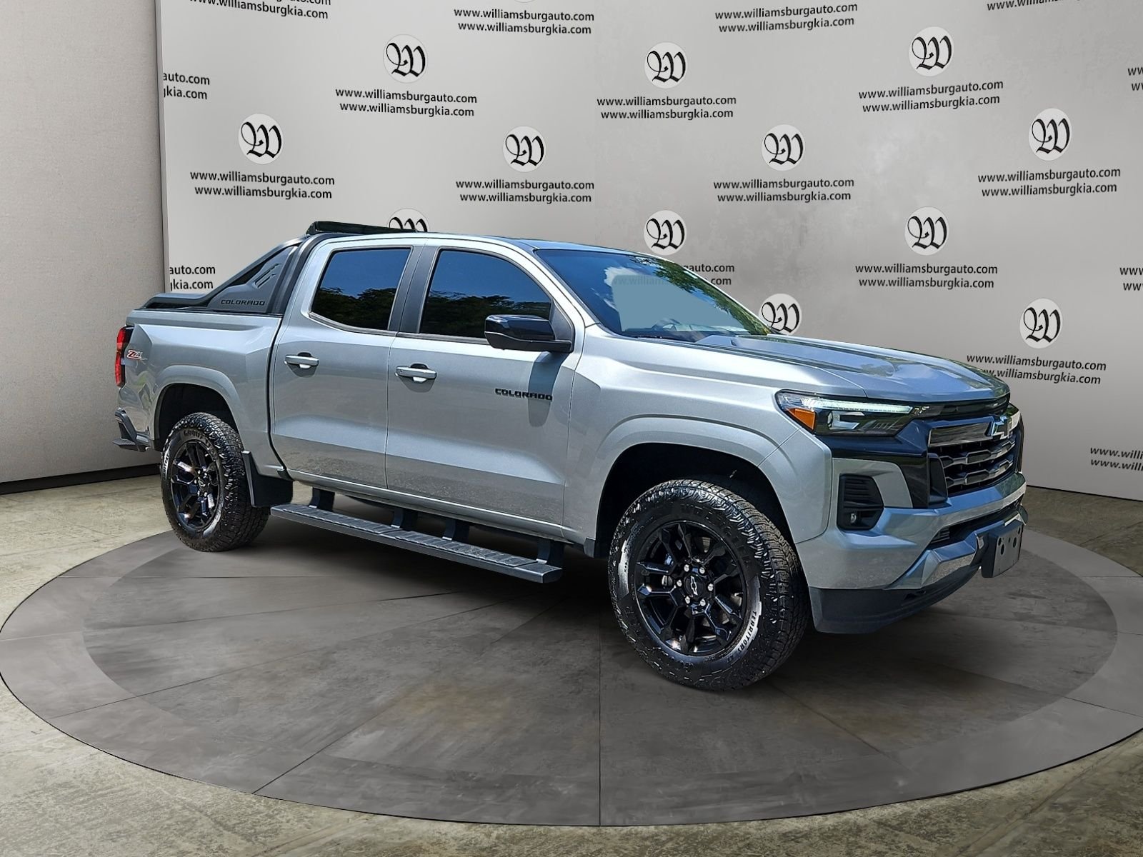 Used 2025 Gray Chevrolet Z71 image 7