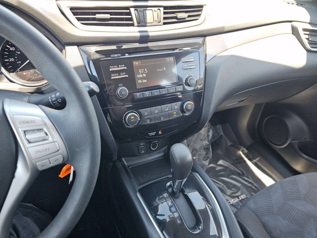 Used 2016 Cayenne Red Nissan S image 31