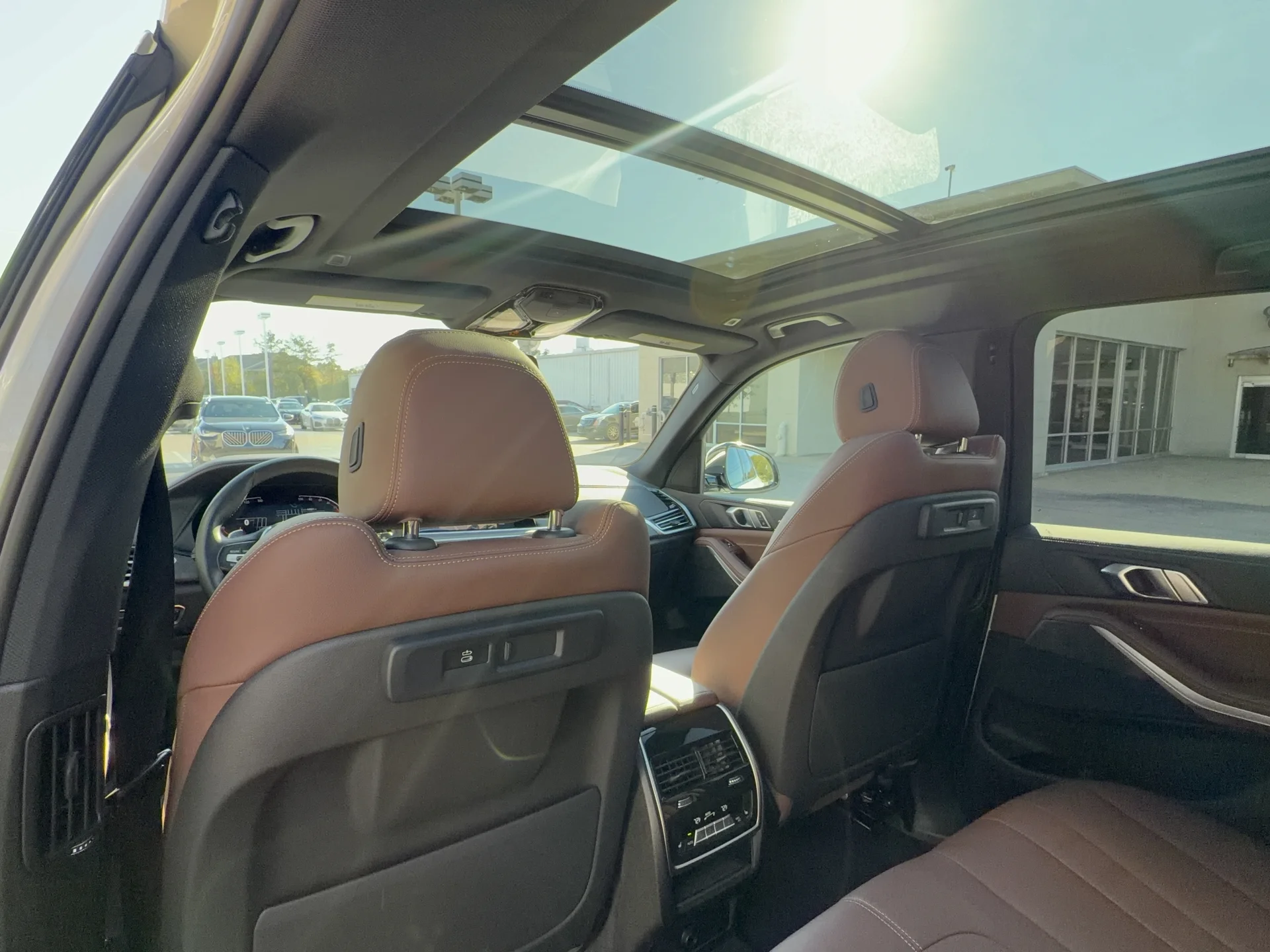 Used 2022 Alpine White BMW xDrive40i image 29
