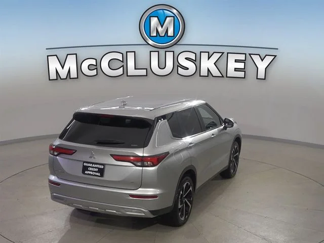 Used 2024 Silver Mitsubishi SE image 6