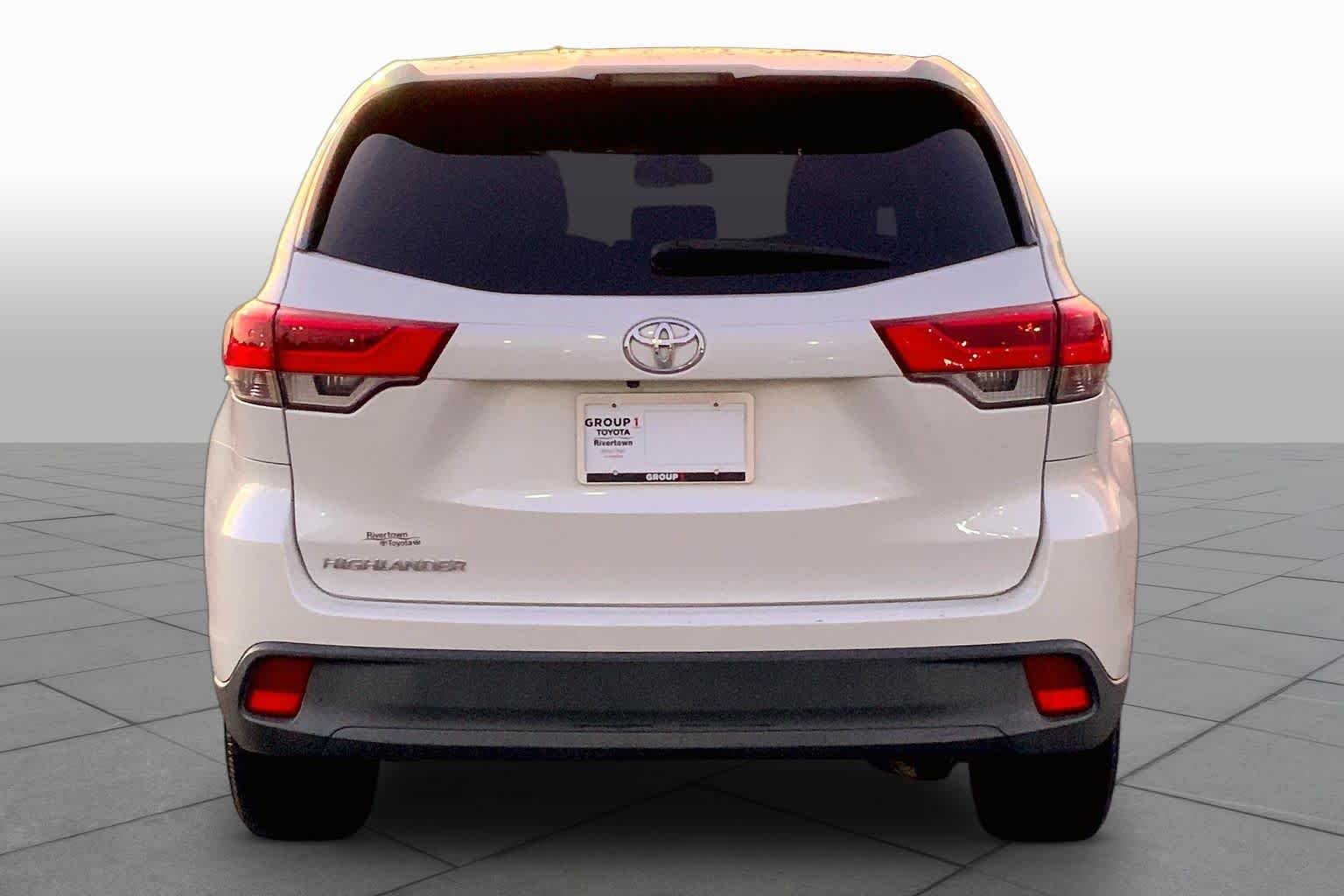 Used 2017 Blizzard Pearl Toyota LE image 5