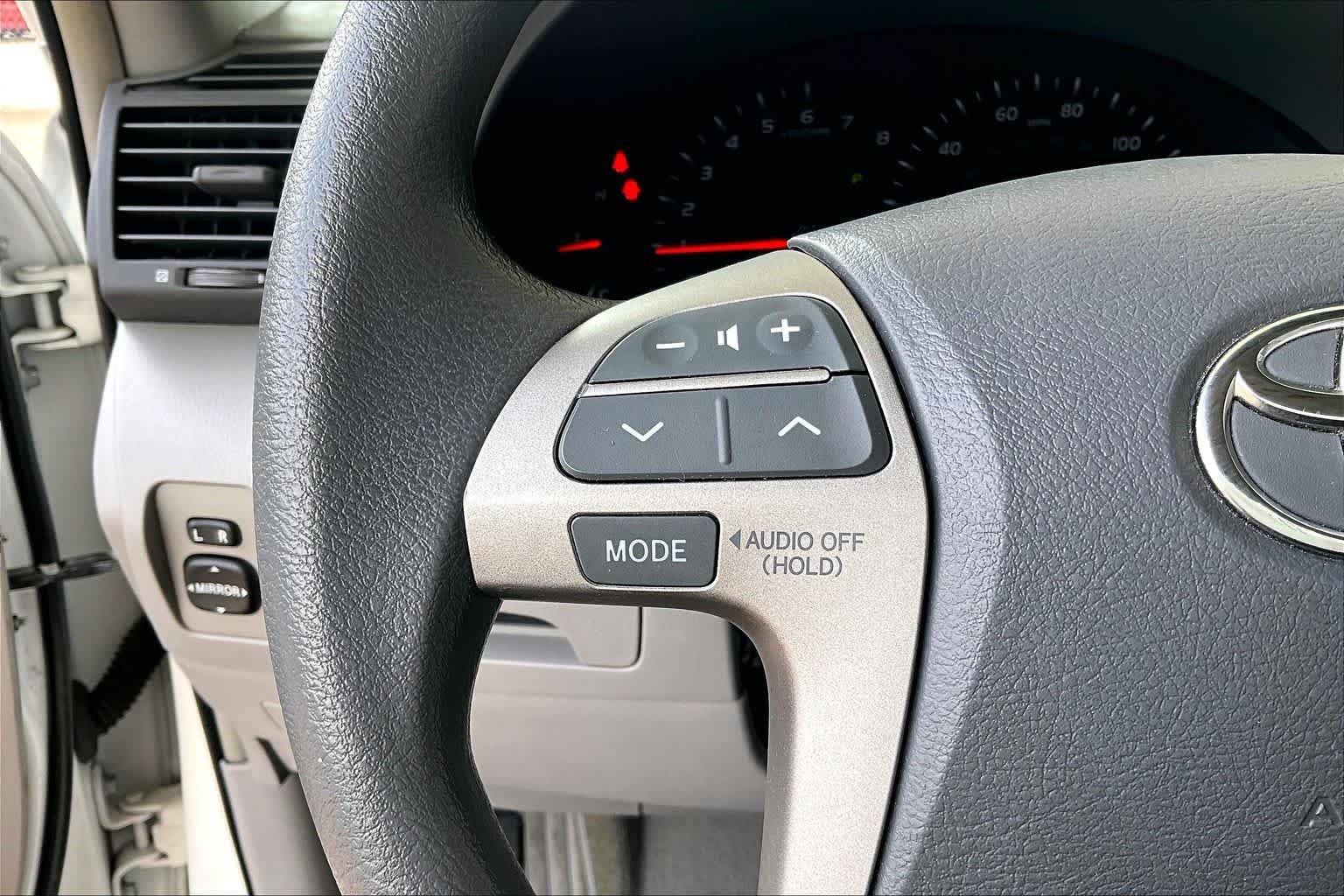 Used 2009 Super White Toyota  image 21