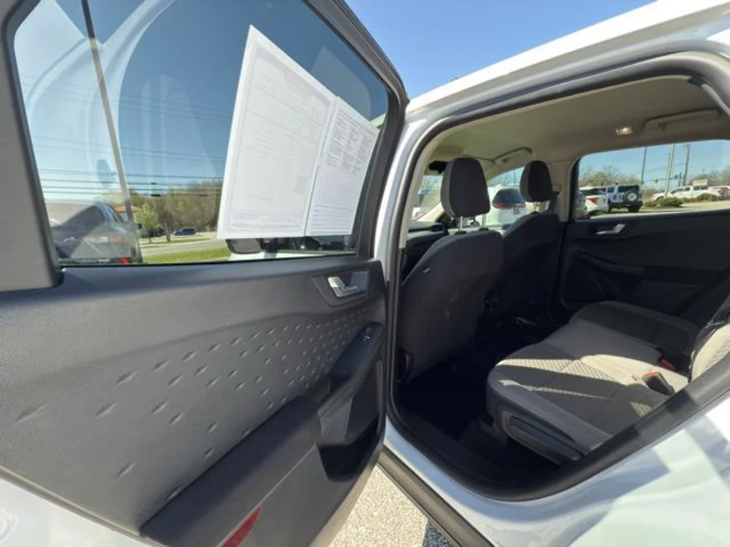 Certified Used 2020 Oxford White Ford SE image 24