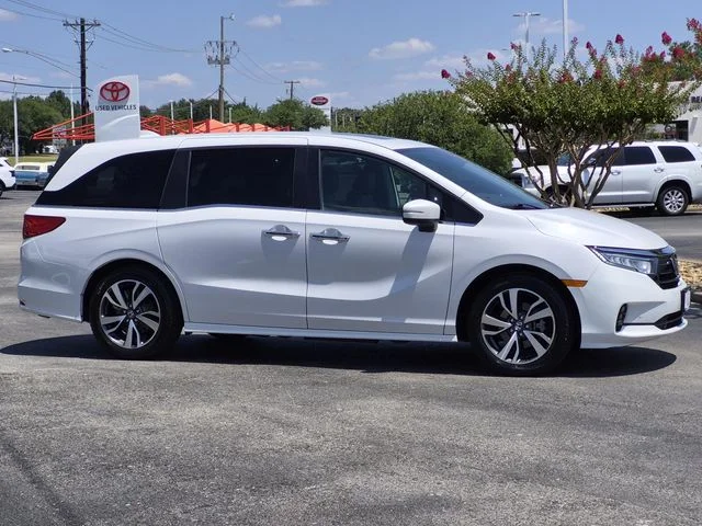 Used 2023 Platinum White Pearl Honda Touring image 3