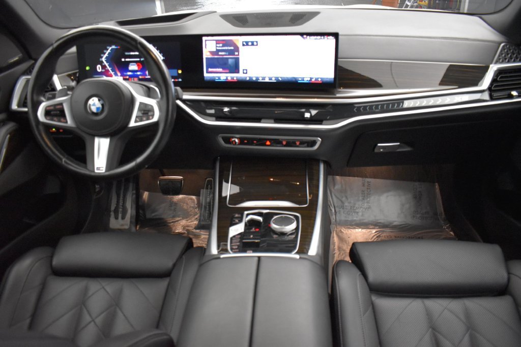 Used 2024 White BMW xDrive40i image 14
