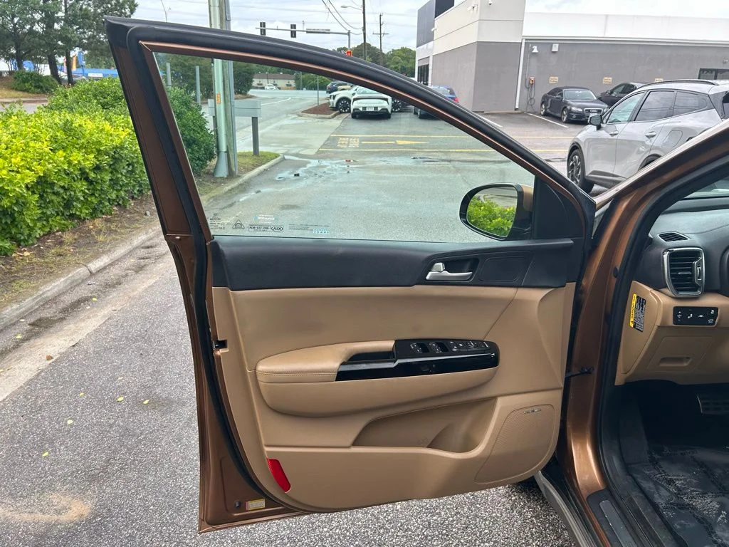 Used 2018 Brown Kia SX image 21