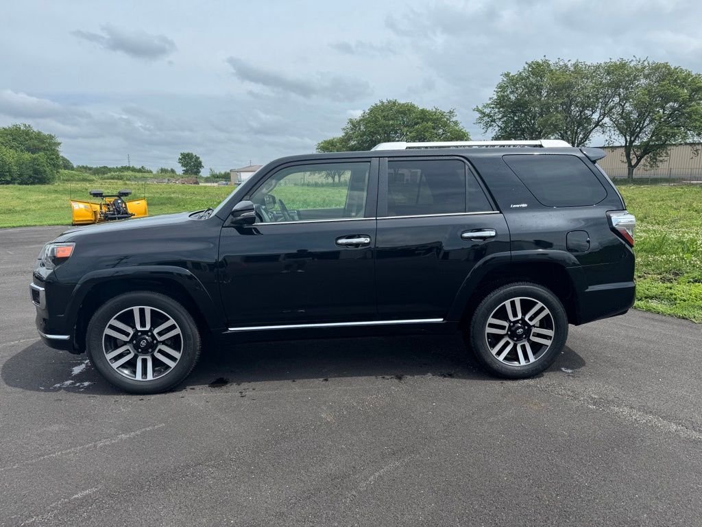Used 2019  Toyota Limited image 4