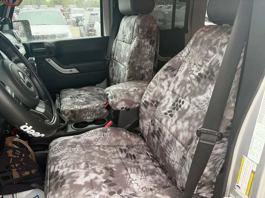 Used 2011 Silver Jeep Unlimited Rubicon image 11