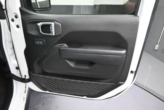 Used 2023 White Jeep Rubicon image 22
