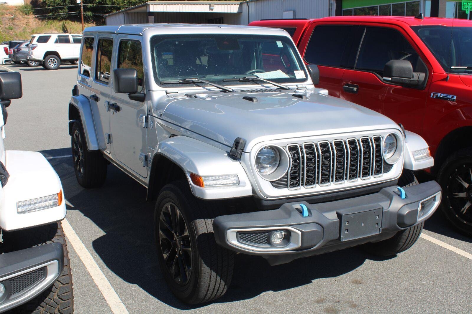 Used 2024 Silver Zynith Clearcoat Jeep Sahara image 3
