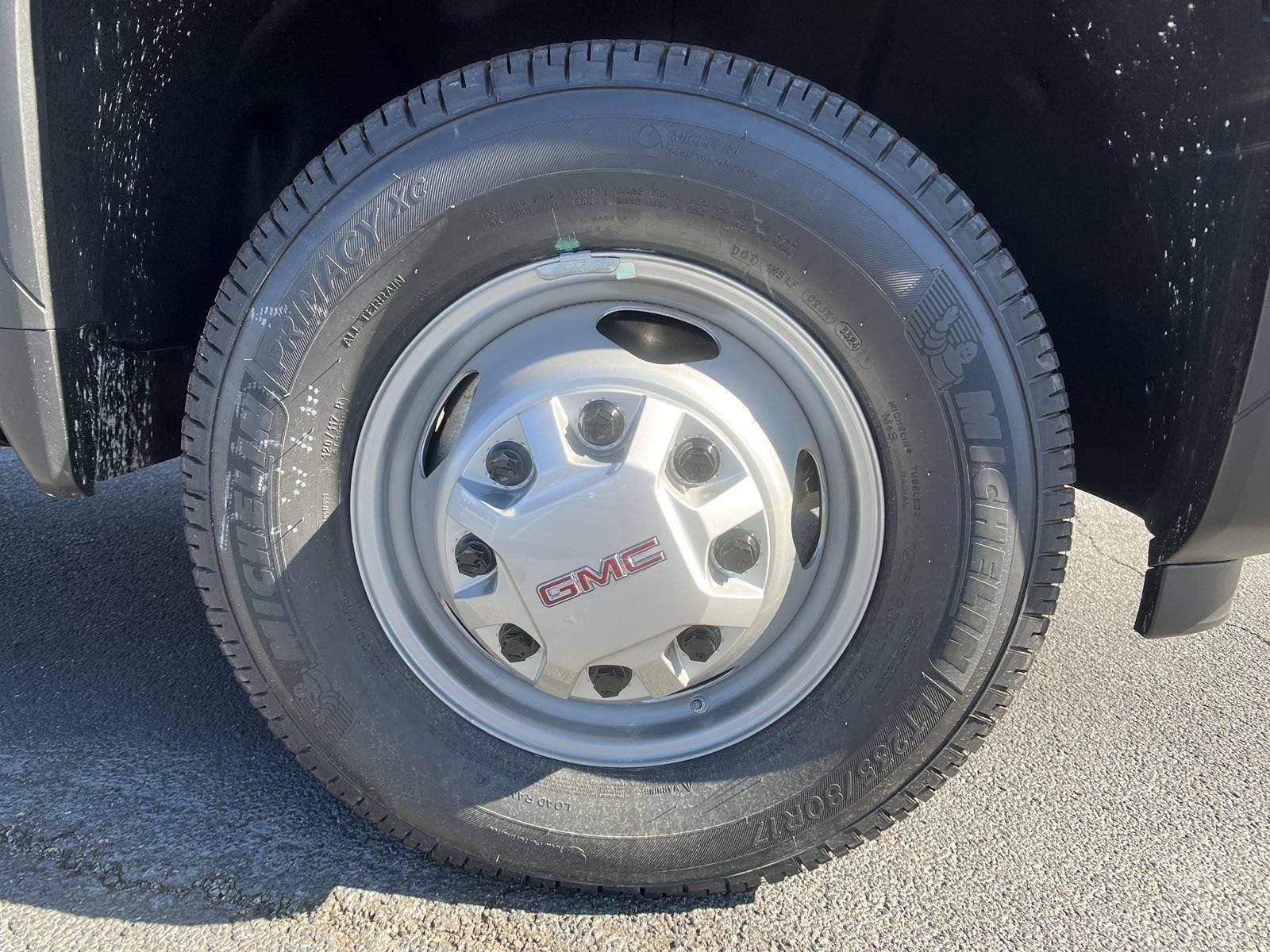 New 2025 Summit White GMC Pro image 12