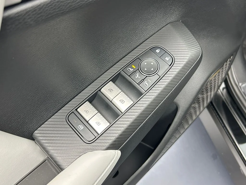 New 2026 Black Diamond Mitsubishi SE image 17