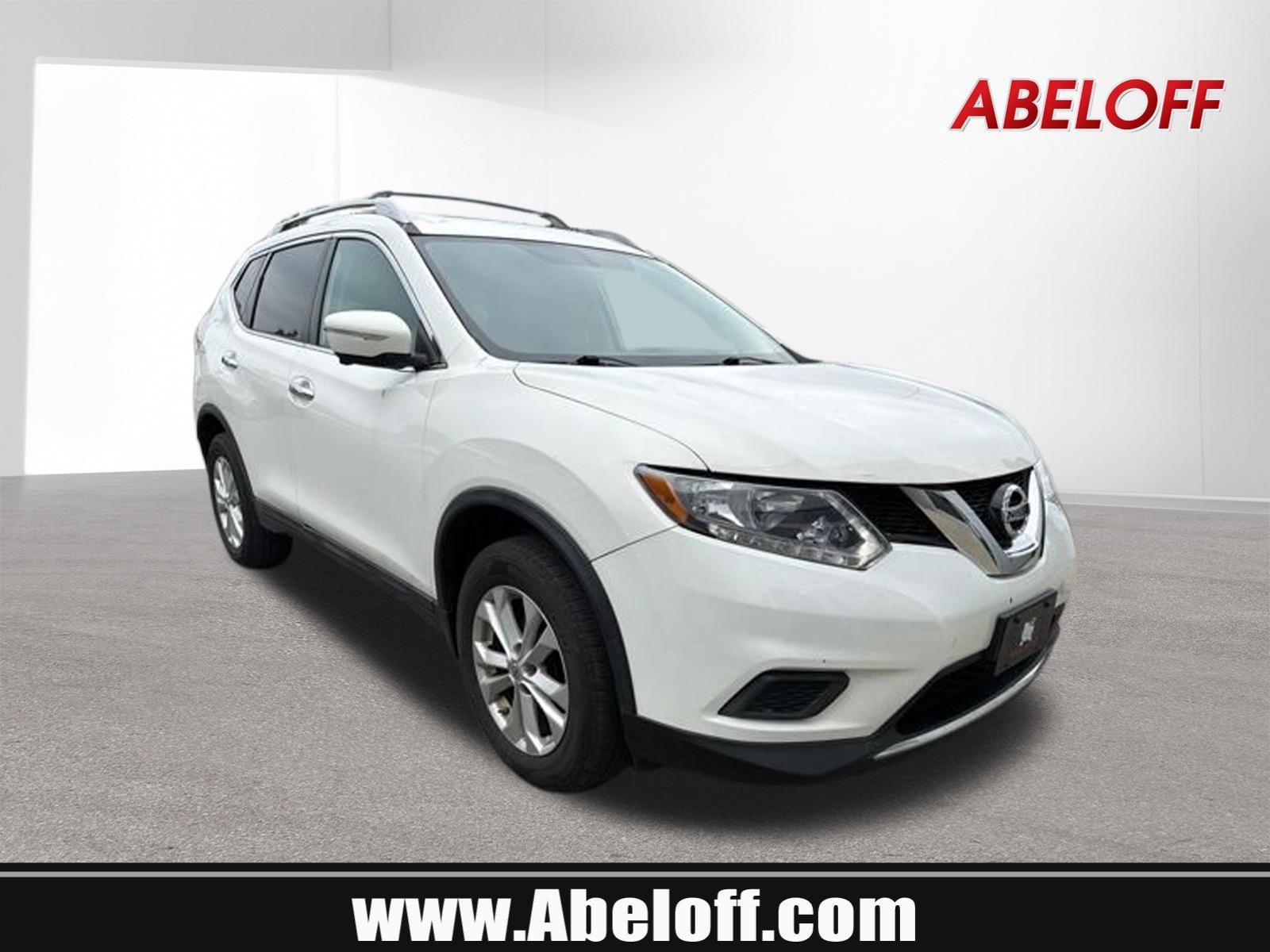 Used 2014 Moonlight White Nissan SV image 1