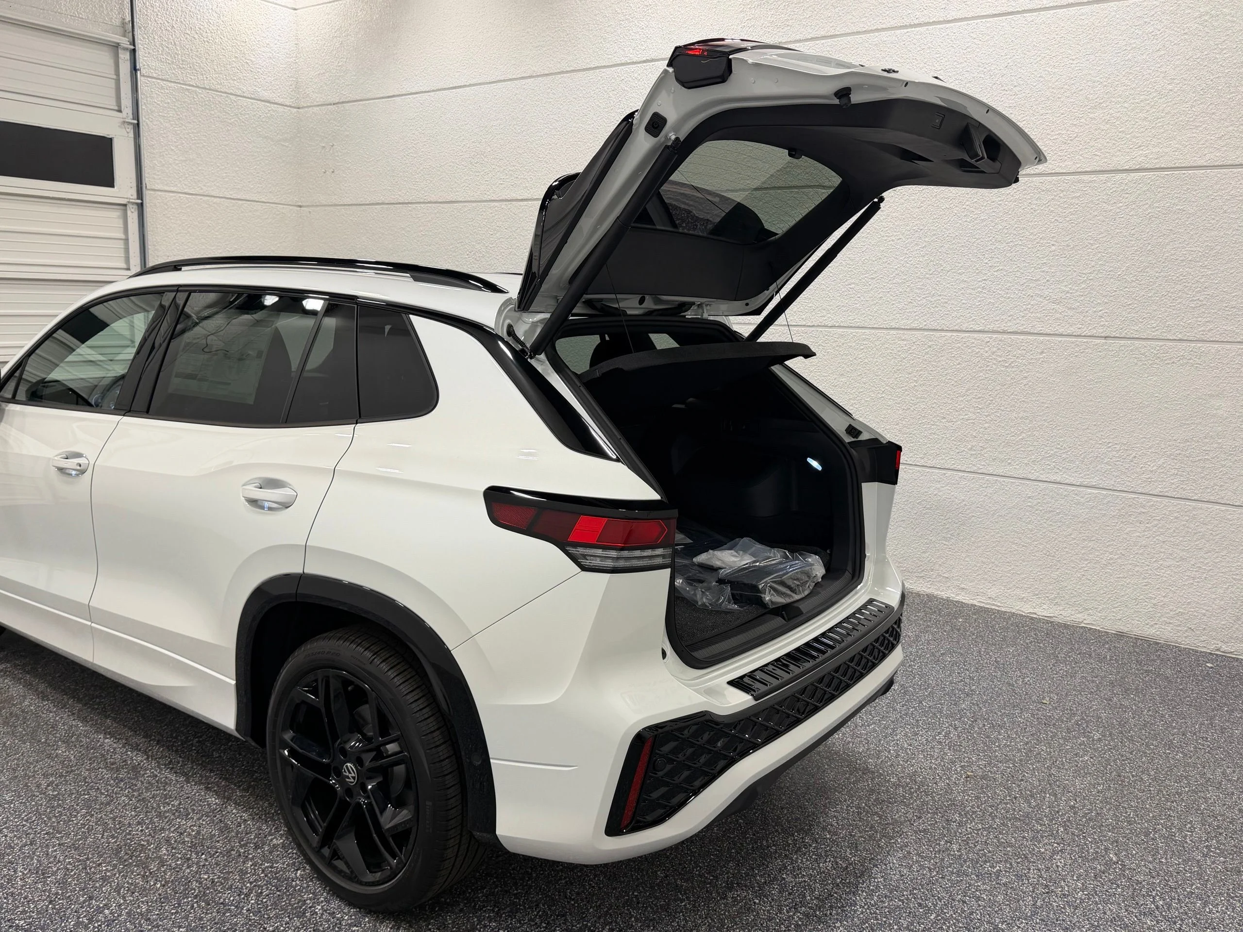 New 2026 White Volkswagen SE R-Line Black image 23