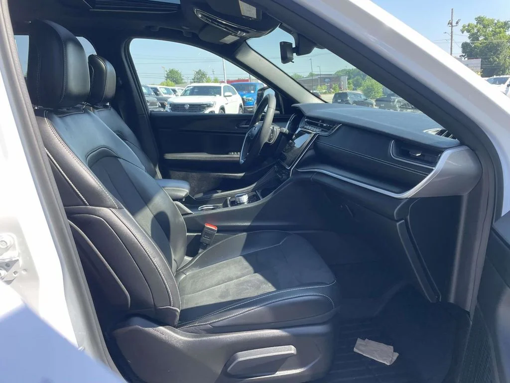 Used 2024 White Jeep Altitude X image 16