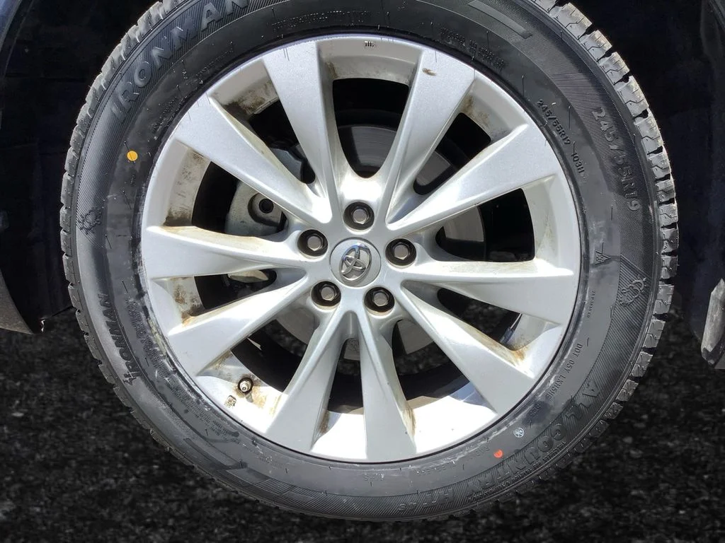 Used 2015 Gray Toyota LE image 26