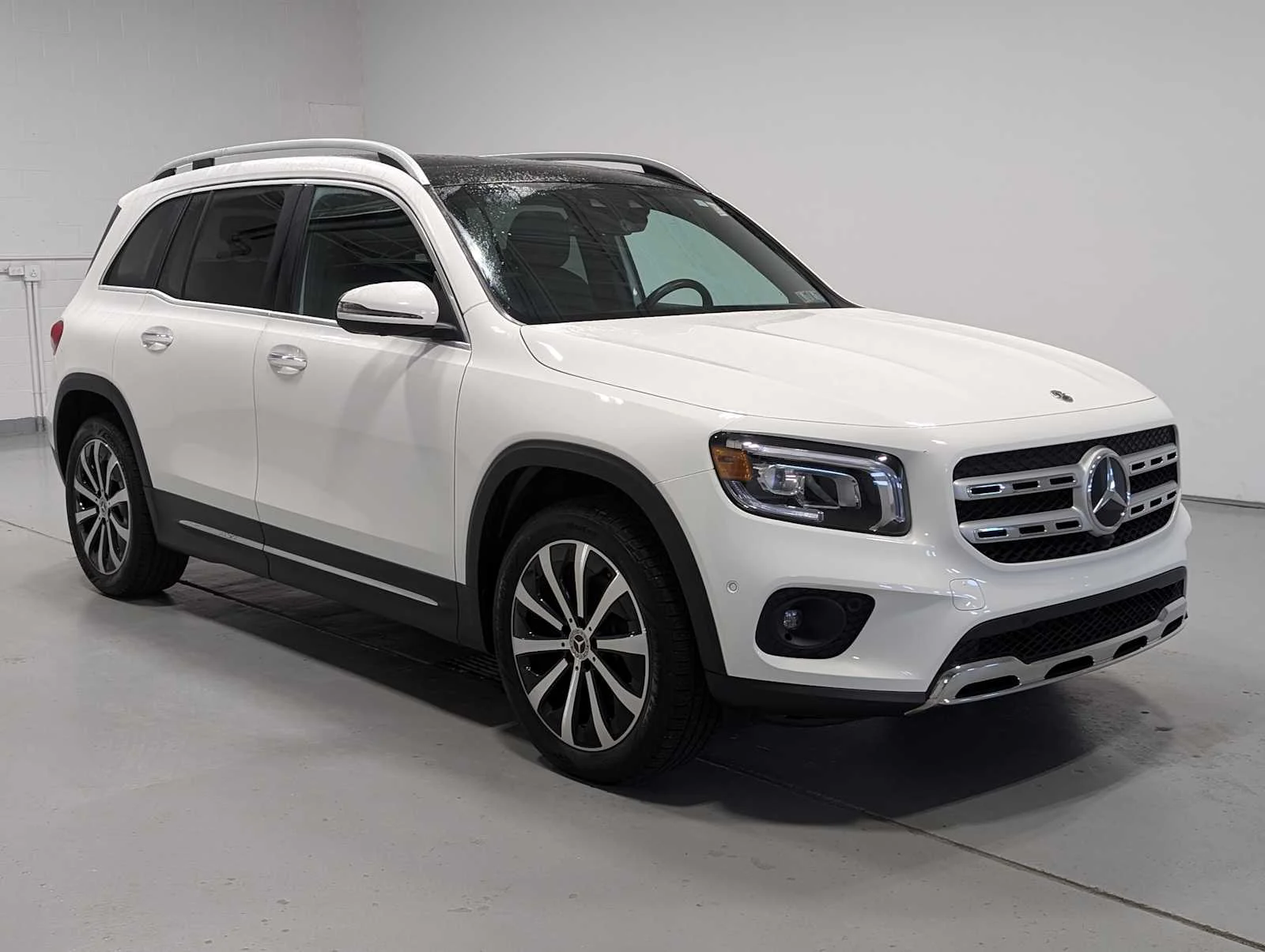 Used 2022 Polar White Mercedes-Benz GLB 250 image 6