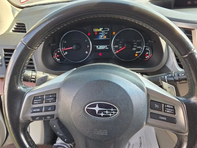 Used 2013 White Subaru 2.5i image 21