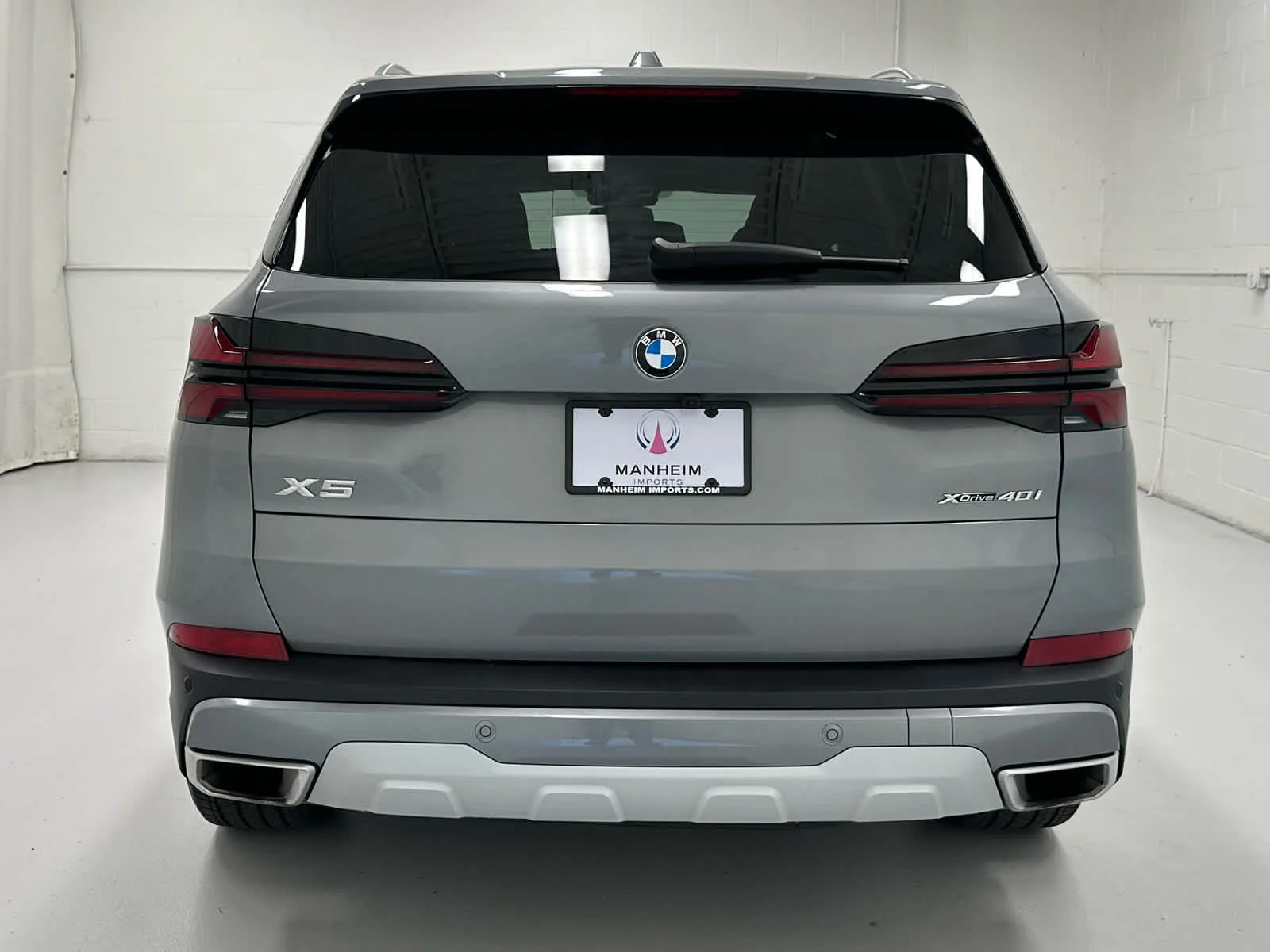 Used 2025 Skyscraper Grey Metallic BMW xDrive40i image 7