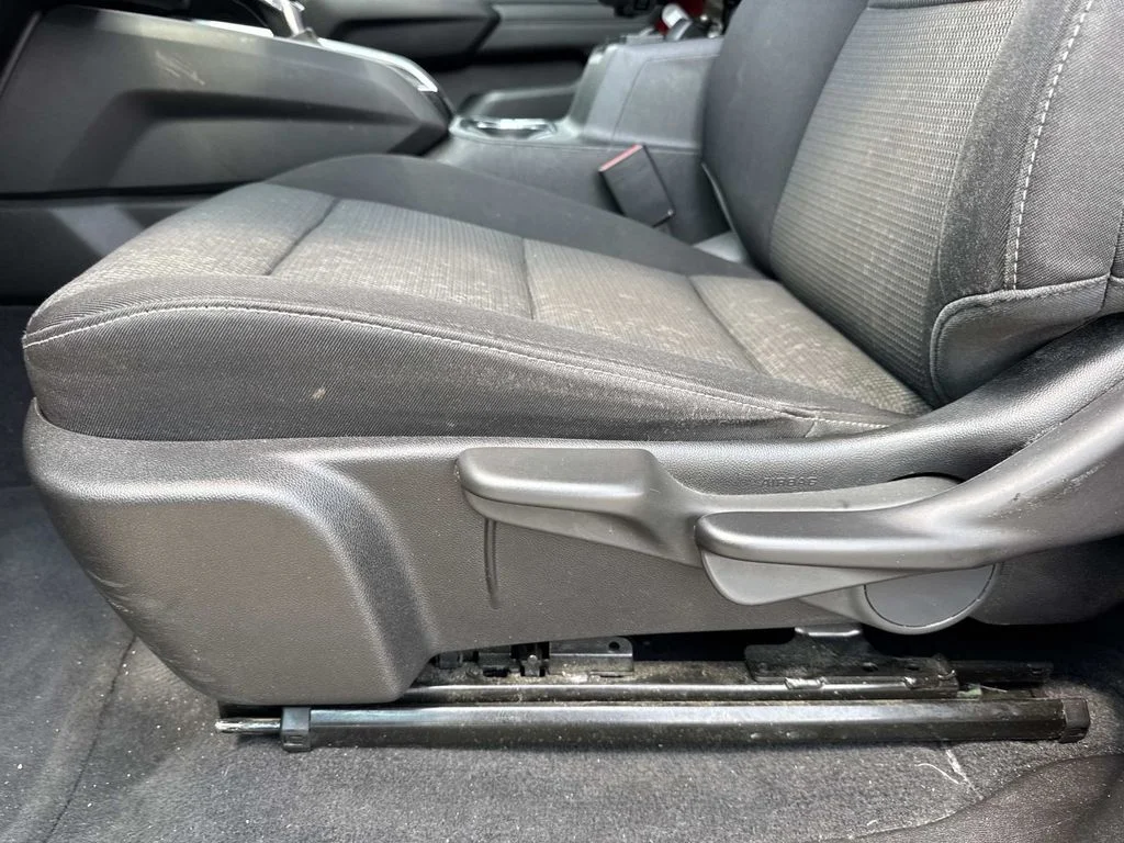 Used 2024 Silver GMC Elevation image 33