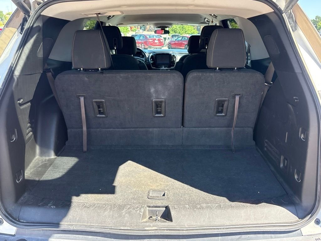 Used 2018 Iridescent Pearl Tricoat Chevrolet LT Cloth w/1LT image 39