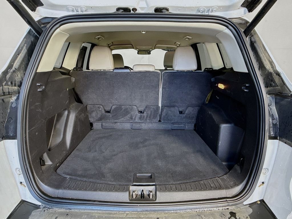 Used 2019 Oxford White Ford SEL image 25