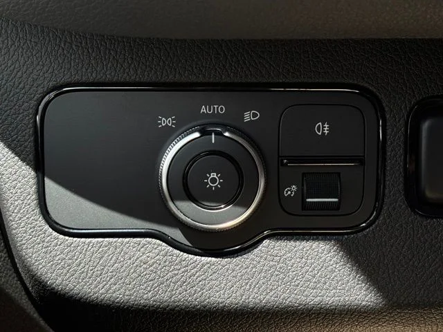Used 2021 Black Mercedes-Benz Discovery Cross Country image 32