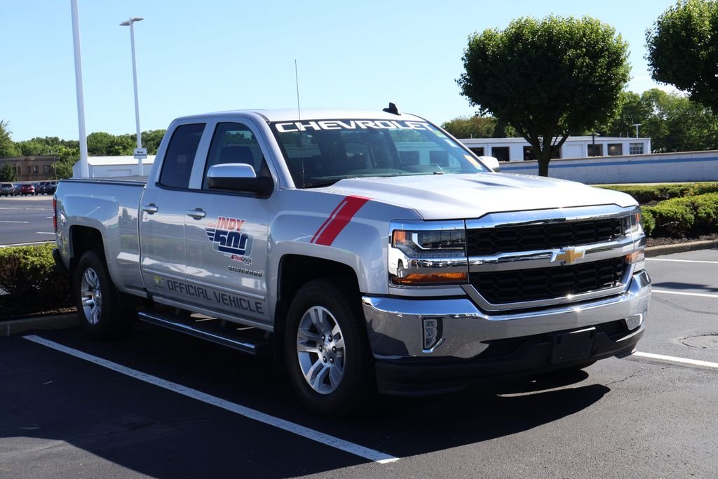 Used 2018 Silver Chevrolet LT image 3