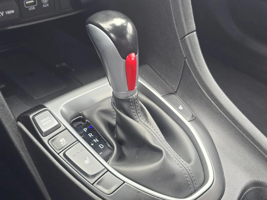 2021 Hyundai Veloster - Photo 26
