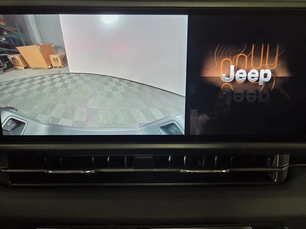 New 2026 Bright White Clear-Coat Exterior Paint Jeep Sahara image 10