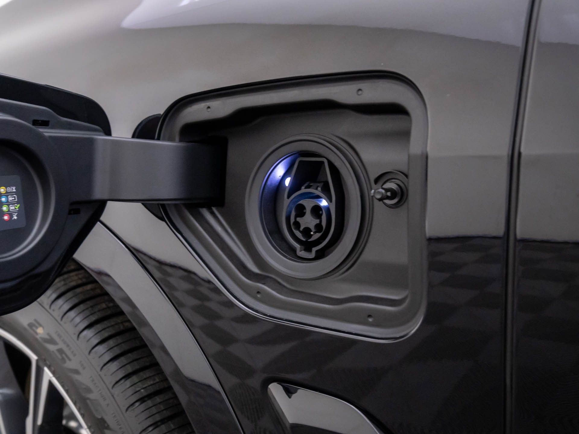 New 2026 Black Sapphire Metallic BMW xDrive50e image 38