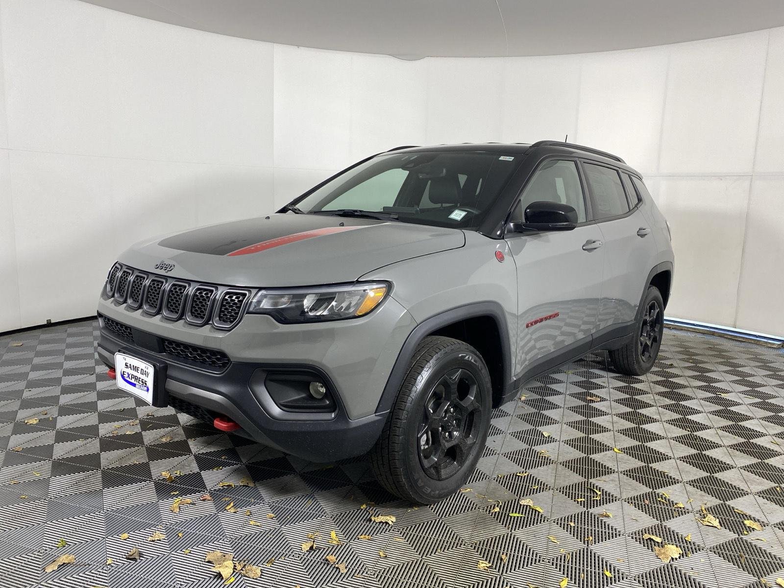 Used 2023 Sting-Gray Clearcoat Jeep Trailhawk image 12
