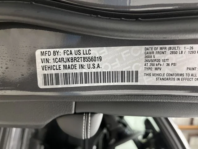 New 2026 Baltic Gray Metallic Clear-Coat Exterior Paint Jeep Limited image 41