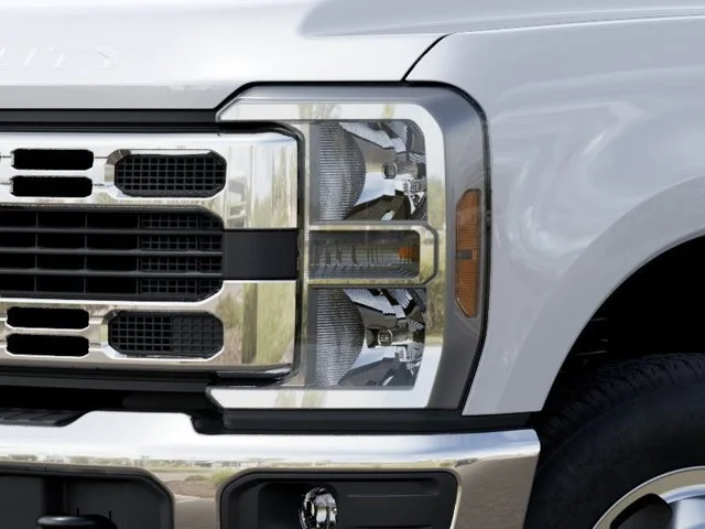 New 2027 Oxford White Ford XLT image 19
