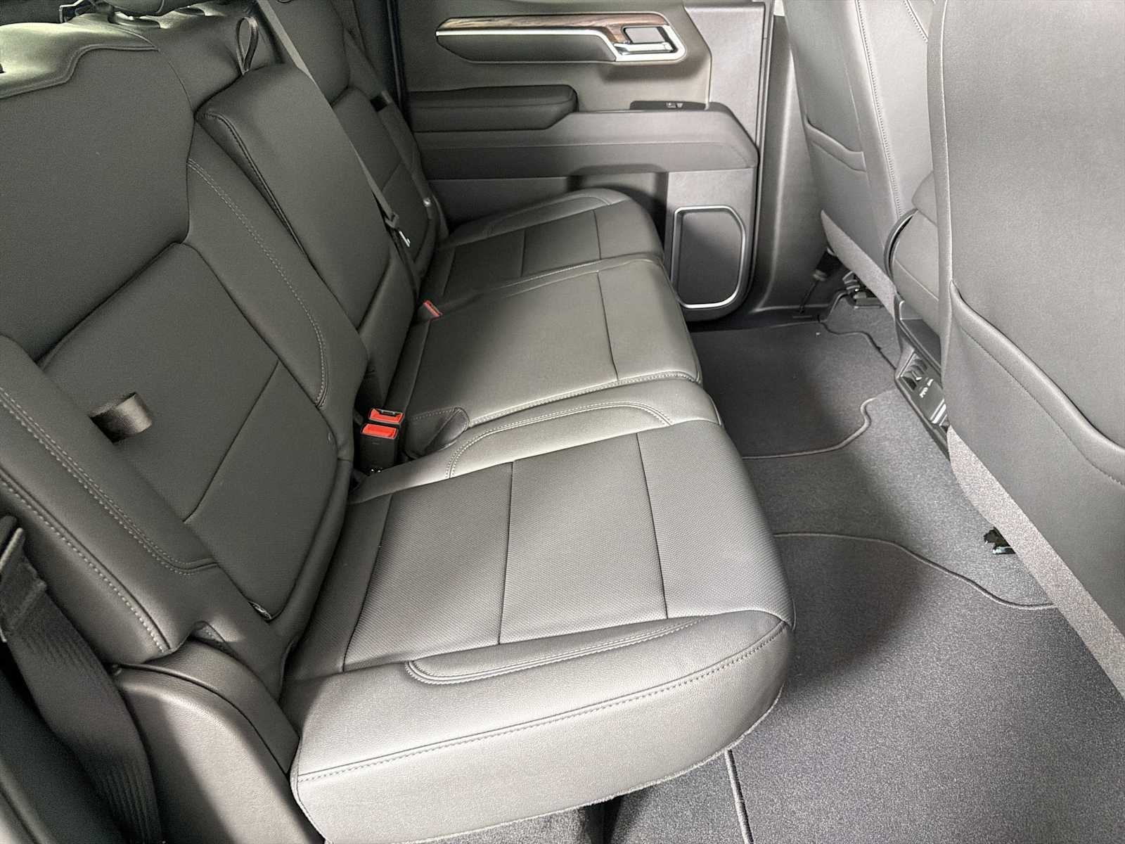 2026 GMC Sierra 1500 SLT - Photo 13